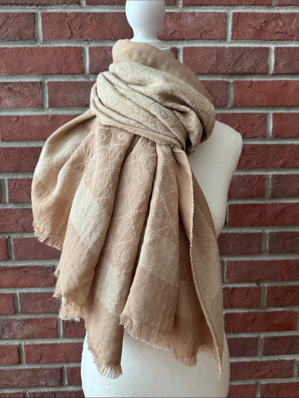 Oroton Australia Luxury Beige Cream Diamond-Texture Fringe Scarf 28”x72” NWOT